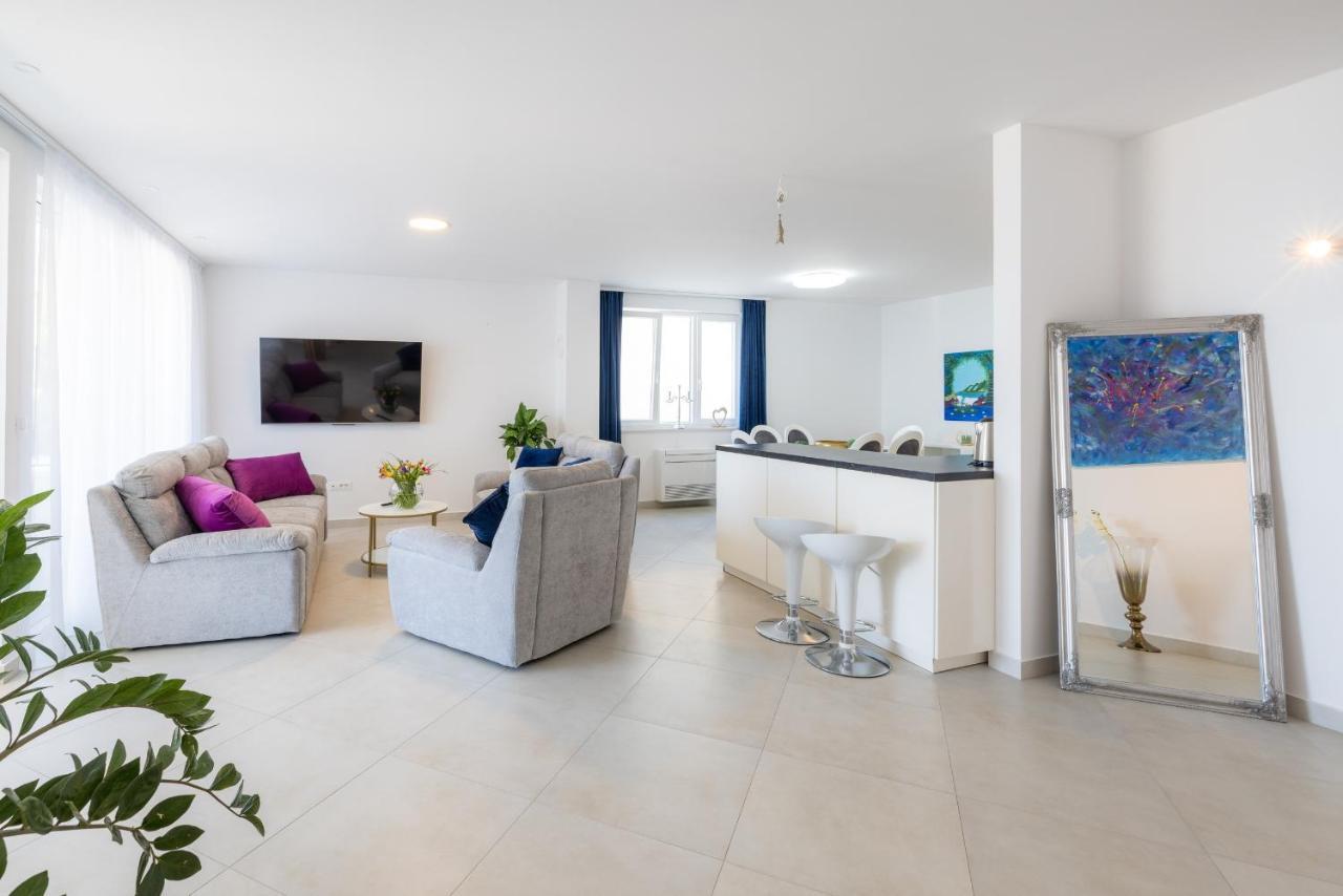 Villa Smaragd - Lapis - Luxury Apartment With Shared Pool Makarska Buitenkant foto