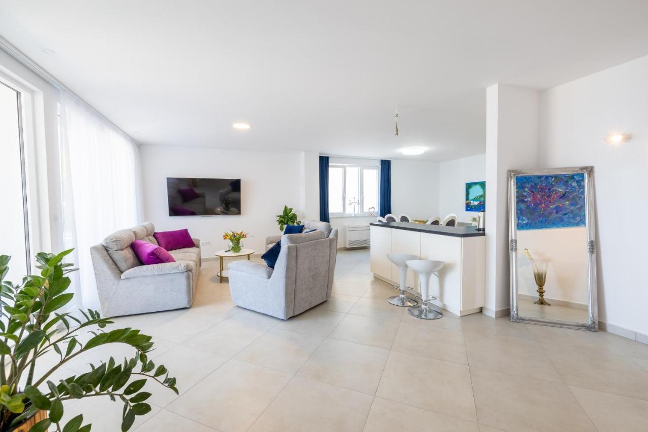 Villa Smaragd - Lapis - Luxury Apartment With Shared Pool Makarska Buitenkant foto