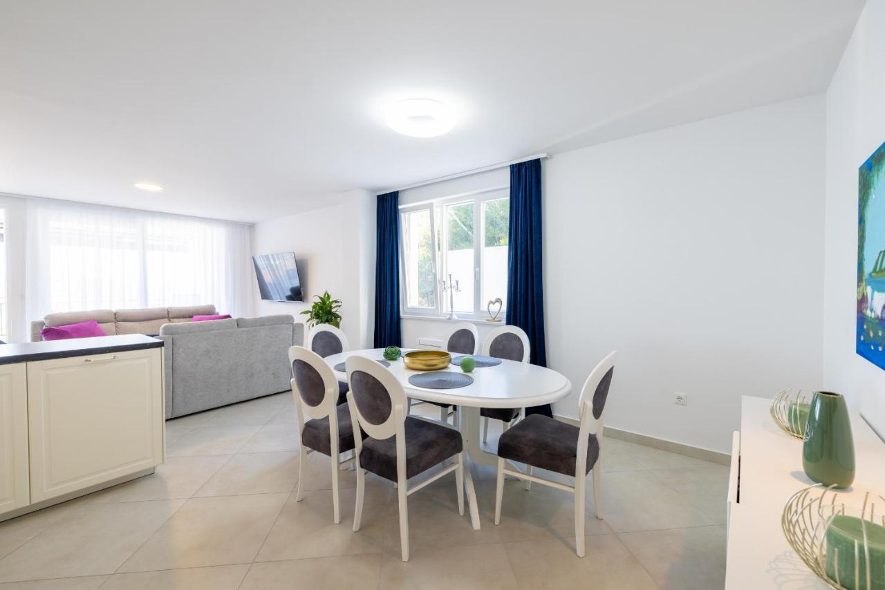 Villa Smaragd - Lapis - Luxury Apartment With Shared Pool Makarska Buitenkant foto