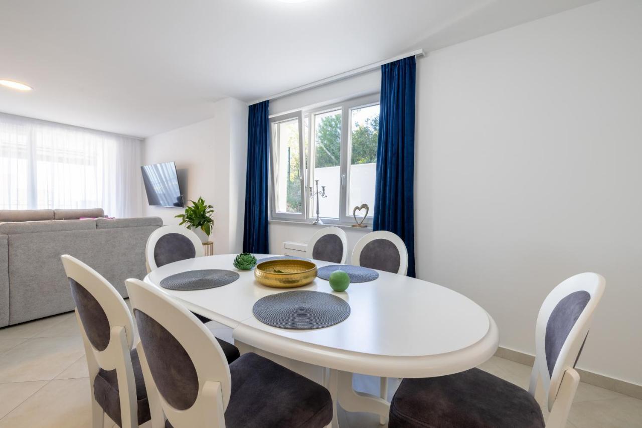 Villa Smaragd - Lapis - Luxury Apartment With Shared Pool Makarska Buitenkant foto
