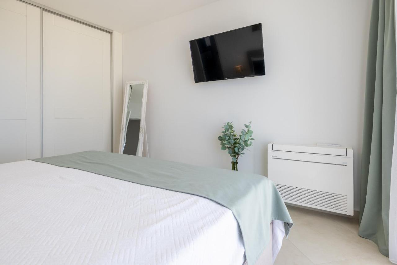 Villa Smaragd - Lapis - Luxury Apartment With Shared Pool Makarska Buitenkant foto
