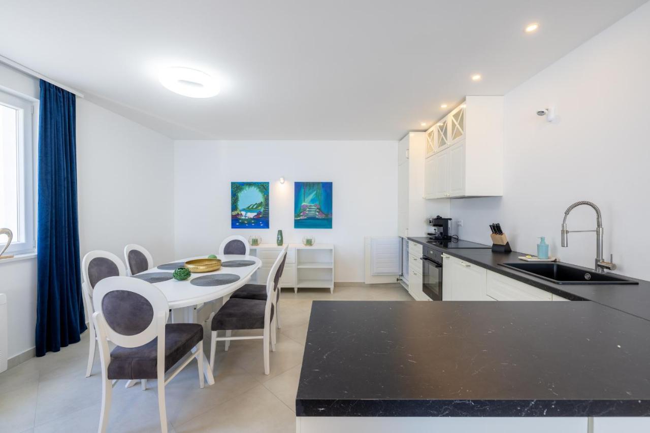 Villa Smaragd - Lapis - Luxury Apartment With Shared Pool Makarska Buitenkant foto