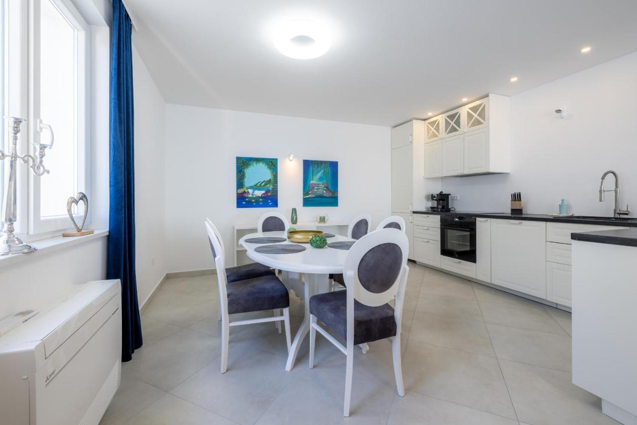 Villa Smaragd - Lapis - Luxury Apartment With Shared Pool Makarska Buitenkant foto