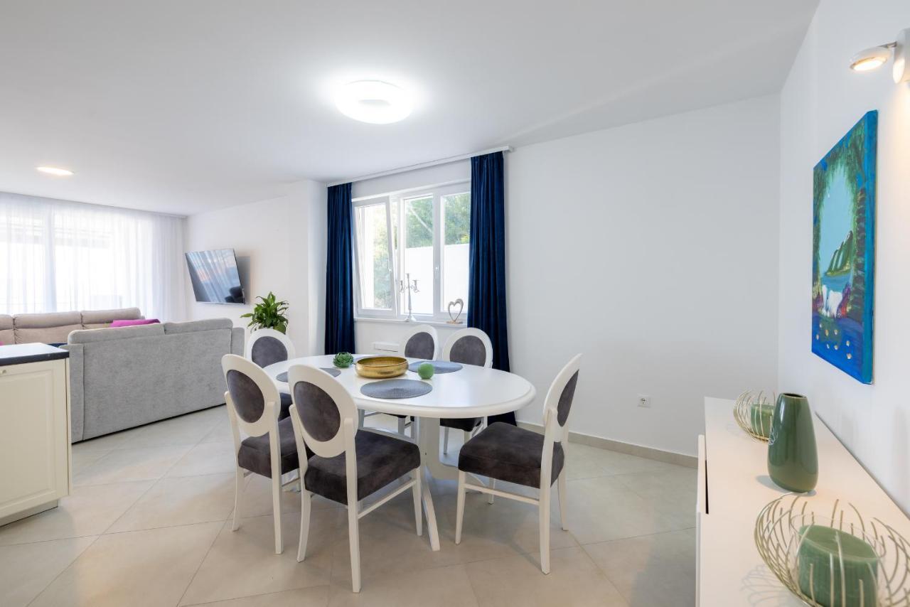 Villa Smaragd - Lapis - Luxury Apartment With Shared Pool Makarska Buitenkant foto