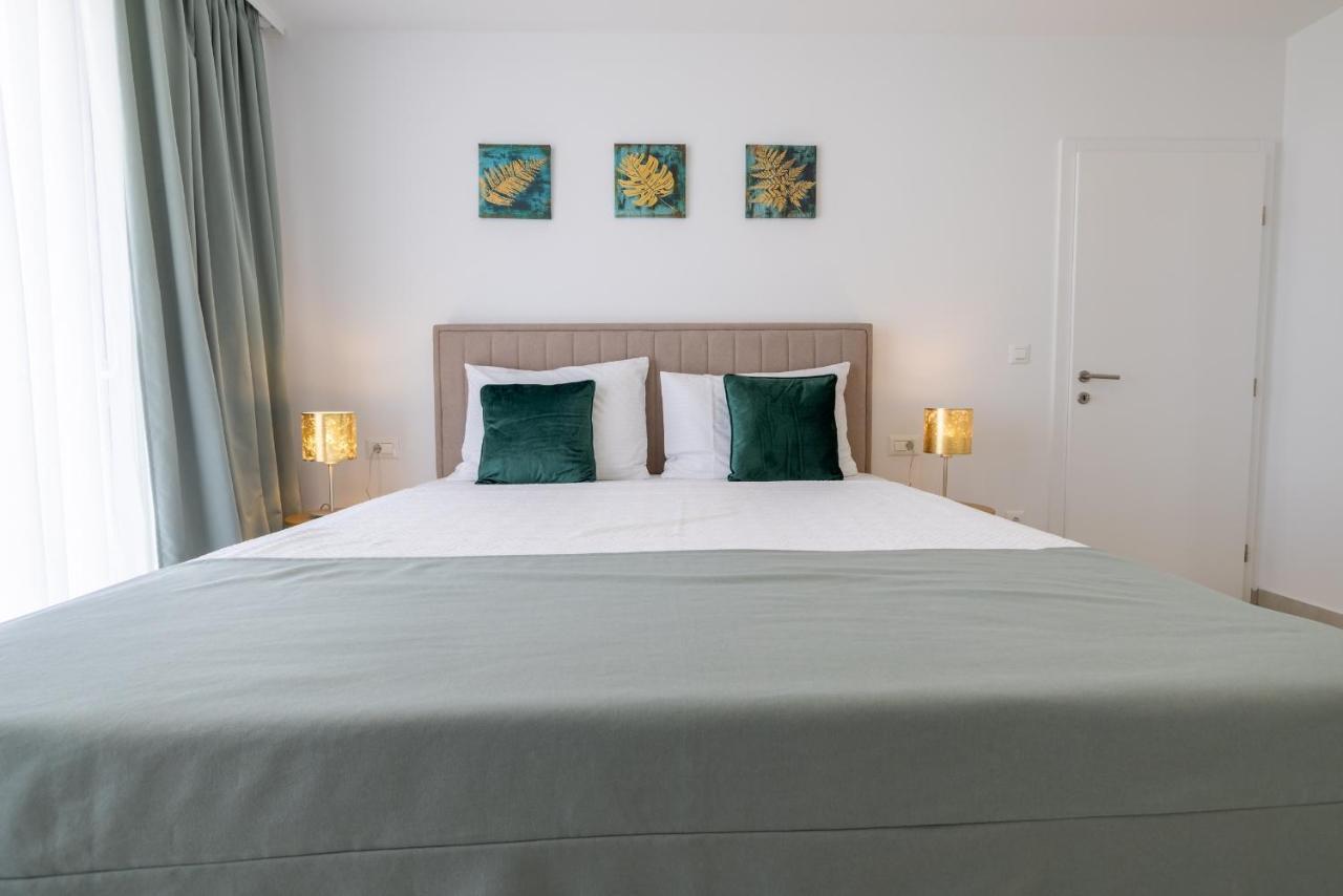 Villa Smaragd - Lapis - Luxury Apartment With Shared Pool Makarska Buitenkant foto