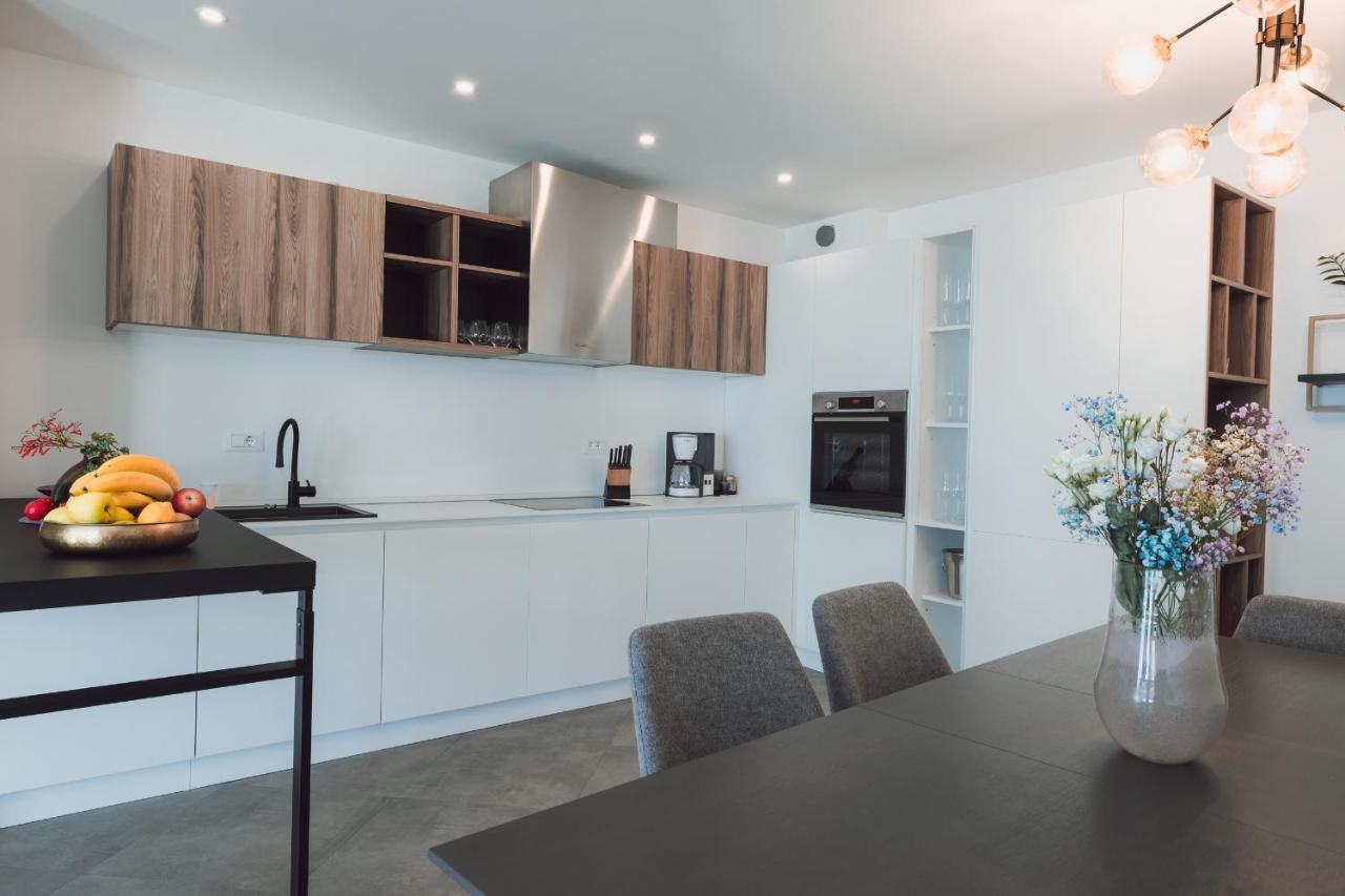 Villa Smaragd - Lapis - Luxury Apartment With Shared Pool Makarska Buitenkant foto