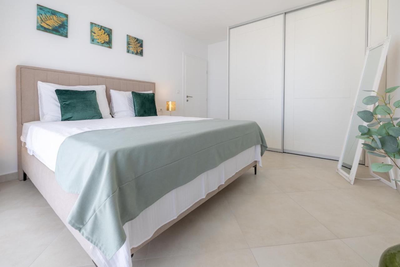 Villa Smaragd - Lapis - Luxury Apartment With Shared Pool Makarska Buitenkant foto