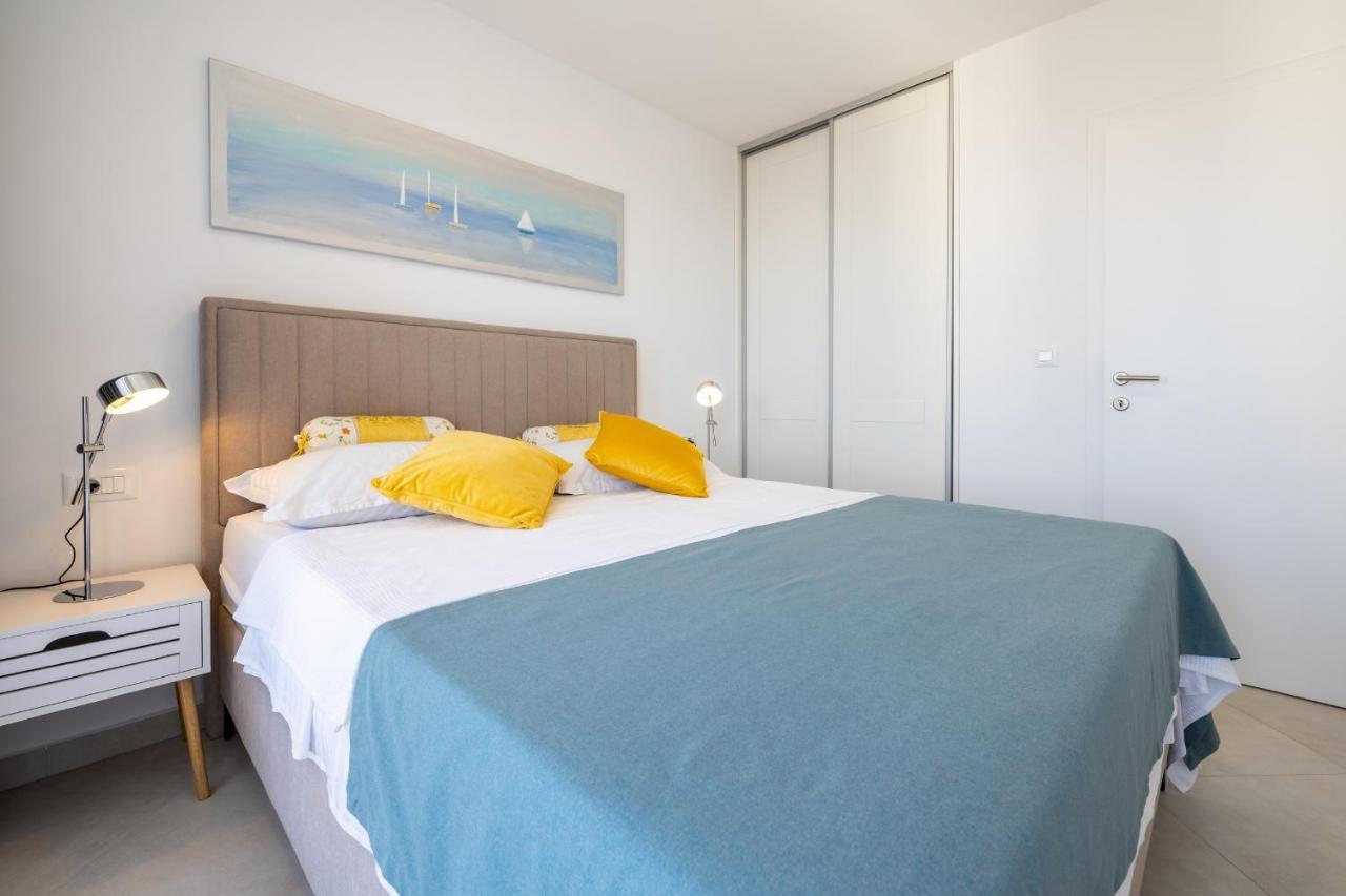 Villa Smaragd - Lapis - Luxury Apartment With Shared Pool Makarska Buitenkant foto