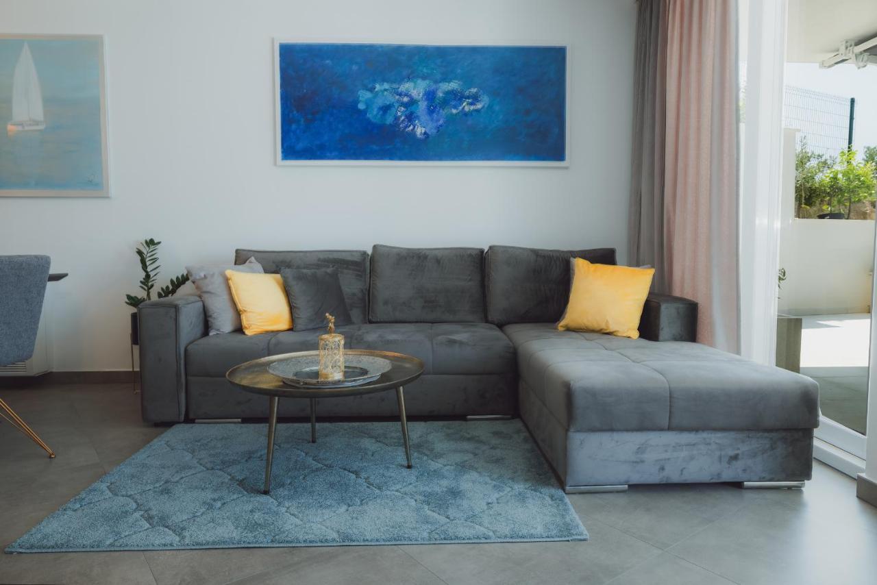 Villa Smaragd - Lapis - Luxury Apartment With Shared Pool Makarska Buitenkant foto