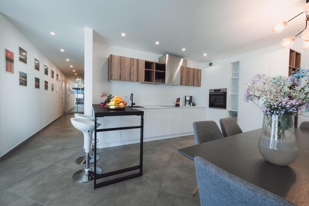 Villa Smaragd - Lapis - Luxury Apartment With Shared Pool Makarska Buitenkant foto