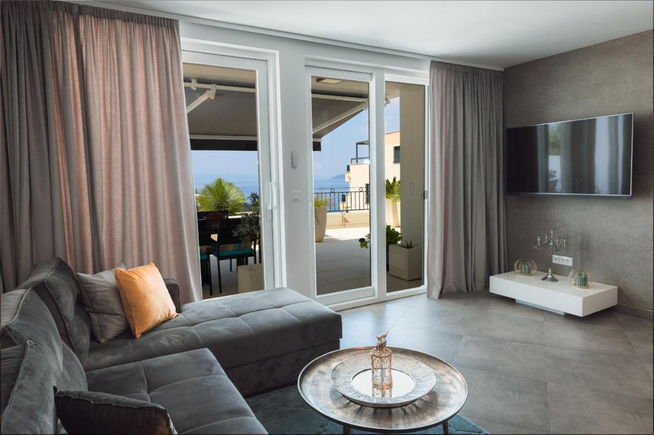 Villa Smaragd - Lapis - Luxury Apartment With Shared Pool Makarska Buitenkant foto