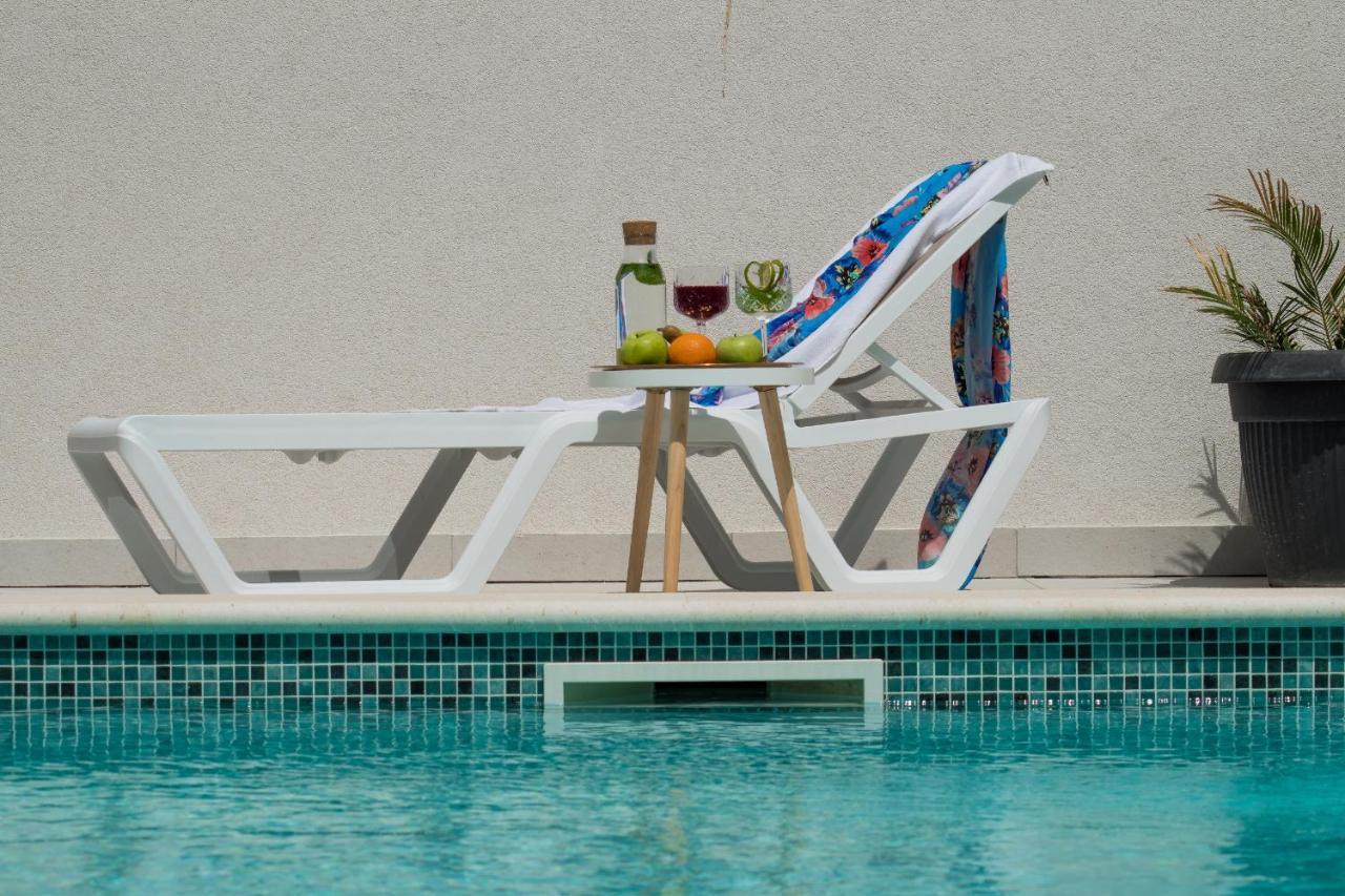 Villa Smaragd - Lapis - Luxury Apartment With Shared Pool Makarska Buitenkant foto
